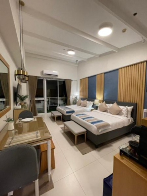 1BD 1BA PENTHOUSE 2X QUEEN